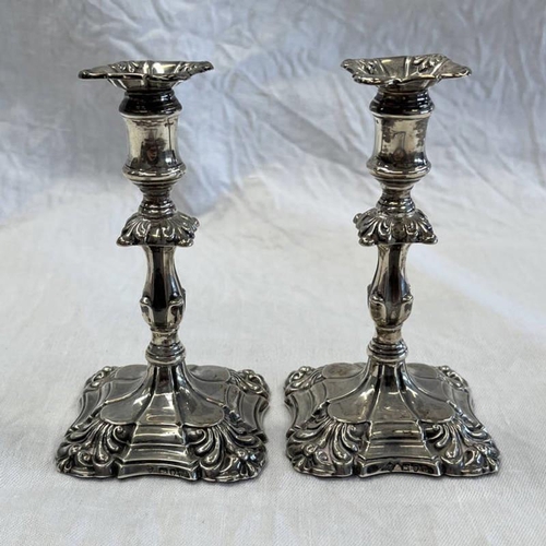 137 - PAIR OF SILVER CANDLESTICKS ON SQUARE BASES, LONDON 1894 - 12CM TALL