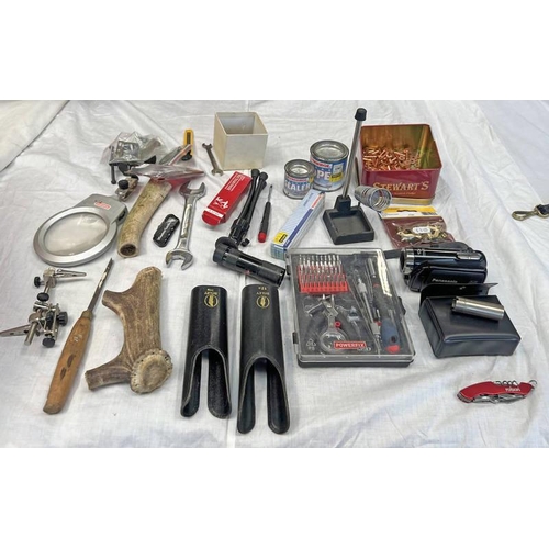 1396 - SELECTION OF GUN RELATED EQUIPMENT, TOOLS, ETC TO INCLUDE CLAMP, BISLAY 12G GRIP COVER, MULTI-TOOL, ... 