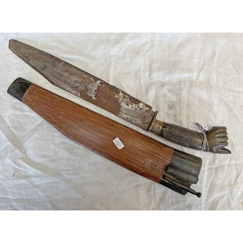 1453 - LARGE MIDDLE EASTERN STYLE KNIFE WITH 31.5CM LONG BLADE GRIP IN THE SHAPE OF A FIST WITH ITS WOODEN ... 