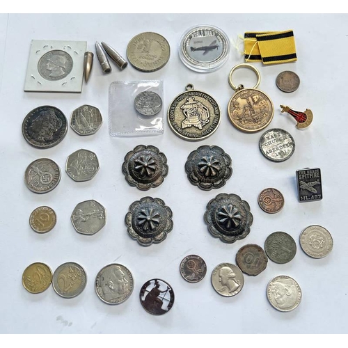 1500 - SELECTION OF COINAGE, TOKEN ETC TO INCLUDE US 1900 ONE DOLLAR, 1999 FIVE POUNDS, EAST CHURCH, ABERDE... 