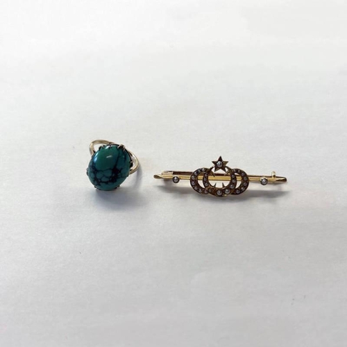 151 - EARLY 20TH CENTURY 15CT GOLD HALF PEARL SET CRESCENT BROOCH - 3G & GOLD TURQUOISE MATRIX RING