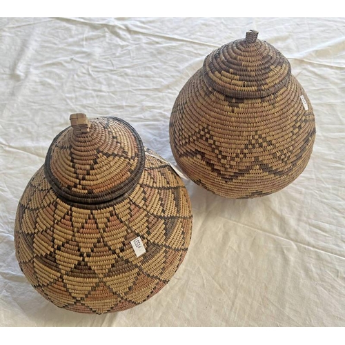 1572 - TWO AFRICAN PATTERNED CYLINDRICAL BASKETS, BOTH WITH LIDS, 28 CM TALL -2-