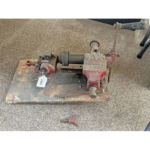 1592 - WARSOP DRILLING AND PETROL TOOLS LTD, 8 IN 1 VICE ON WOODEN BASE