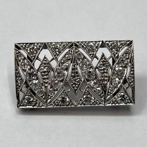 160 - EARLY 20TH CENTURY DIAMOND SET PLAQUE BROOCH WITH PIERCE WORK DECORATION & SET WITH CIRCULAR CUT DIA... 