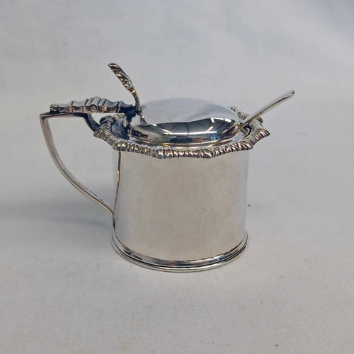 174 - SCOTTISH SILVER DRUM MUSTARD POT WITH BLUE GLASS LINER BY HAMILTON & INCHES, EDINBURGH 1913 WITH ASS... 