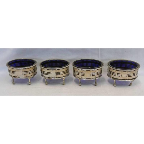 18 - SET OF 4 GEORGIAN SILVER SALTS ON PAW FEET WITH BLUE GLASS LINERS, LONDON 1777 - WEIGHT OF SILVER 15... 