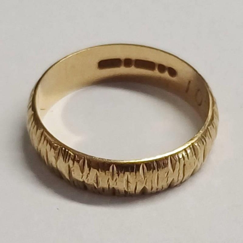 233 - 9CT GOLD WEDDING BAND -RING SIZE M, 2.4G