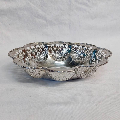 28 - SILVER LOBED DISH WITH PIERCED PANELS BY S BLANCKENSEE & SON, CHESTER 1929 - 21CM LONG, 175G