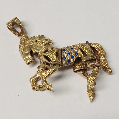 30 - 9CT GOLD ARTICULATED HORSE PENDANT - 27.6G, 6.5CM LONG