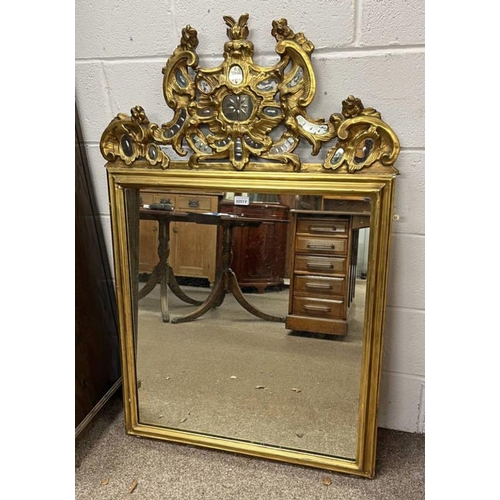 5051Y - 19TH CENTURY GILT FRAMED MIRROR WITH CARVED WOODEN MIRRORED TOP, OVERALL HEIGHT 124CM