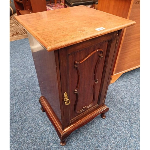 5077 - EARLY 20TH CENTURY WALNUT BEDSIDE CABINET WITH PANEL DOOR ON SHORT QUEEN ANNE SUPPORTS - 77 CM TALL