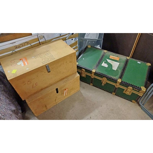 5088 - GREEN TRUNK WITH MEAL FIXTURES & 2 WOODEN TRUNKS.
