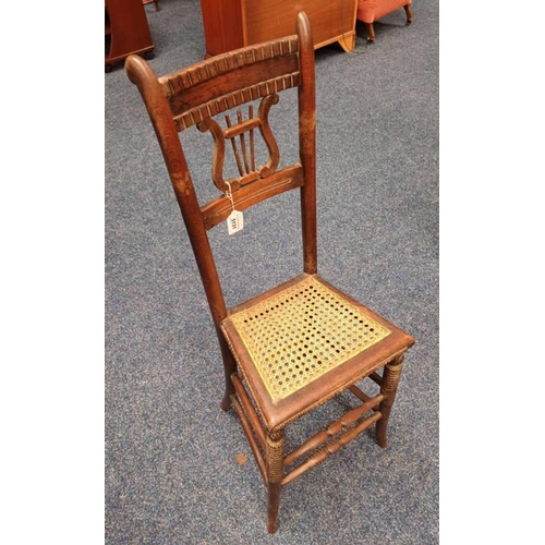 5131 - 19TH CENTURY MAHOGANY CHILDS CHAIR WITH DECORATIVE CARVED LYRE BACK & BERGERE SEAT