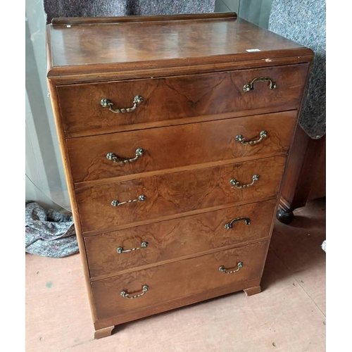 5252 - 20TH CENTURY WALNUT CHEST OF 5 GRADUATED DRAWERS.  113 CM TALL X 76 CM WIDE