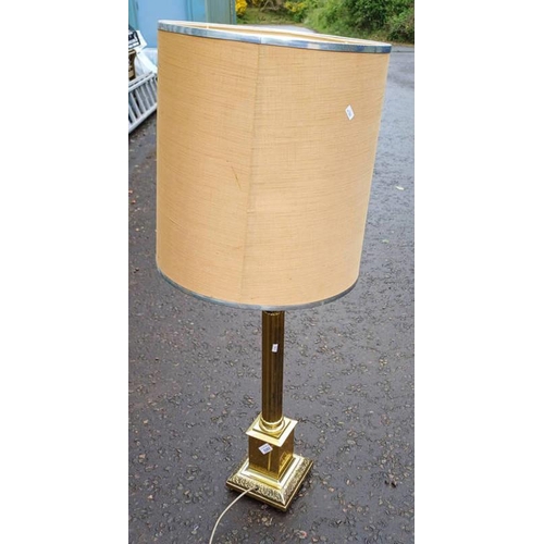 5262 - BRASS TABLE LAMP ON SQUARE BASE WITH REEDED COLUMN