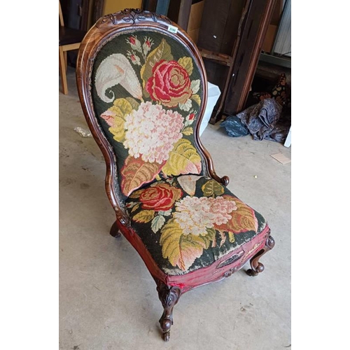 5283 - 19TH CENTURY CARVED ROSEWOOD FRAMED LADIES CHAIR WITH FLORAL TAPESTRY BACK & SEAT ON CABRIOLE SUPPOR... 