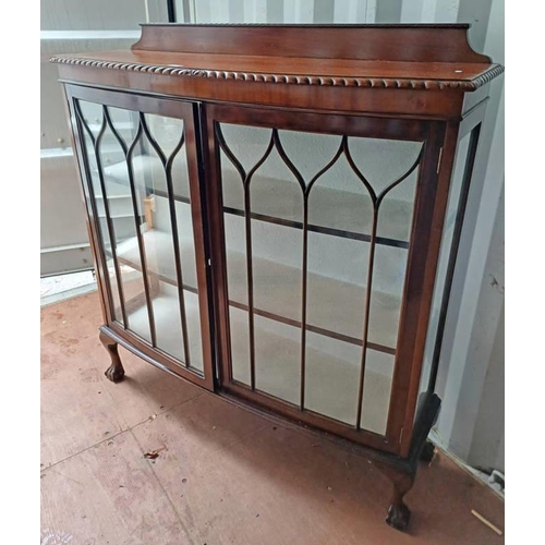 5308 - 20TH CENTURY MAHOGANY DISPLAY CABINET WITH 2 ASTRAGAL GLASS PANEL DOOR OPENINGS TO SHELVED INTERIOR ... 