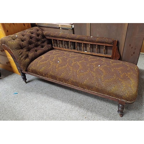 5309 - LATE 19TH CENTURY OAK FRAMED CHAISE LONGUE ON TURNED SUPPORTS