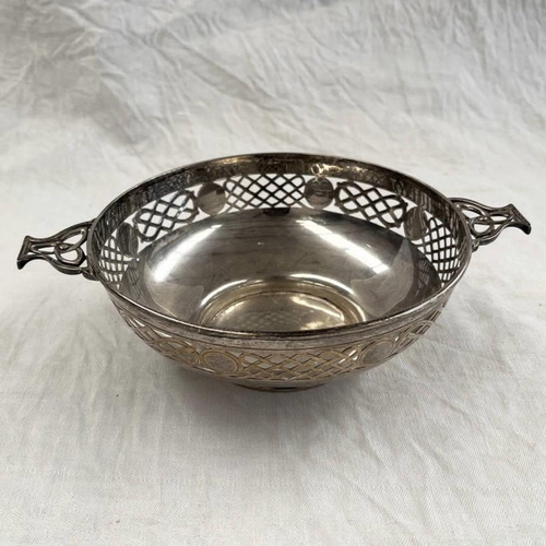 60 - SILVER QUAICH STYLE DISH WITH PIERCED BORDER & TWIN CELTIC KNOT HANDLES BY EDWARD & SONS, GLASGOW, H... 
