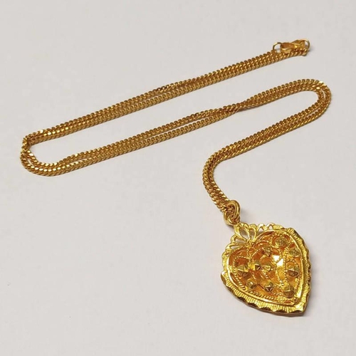 89 - CHINESE FINE GOLD HEART SHAPED PENDANT ON GOLD CHAIN, PENDANT MARKED .9999, CHAIN WITH CHINESE CHARA... 