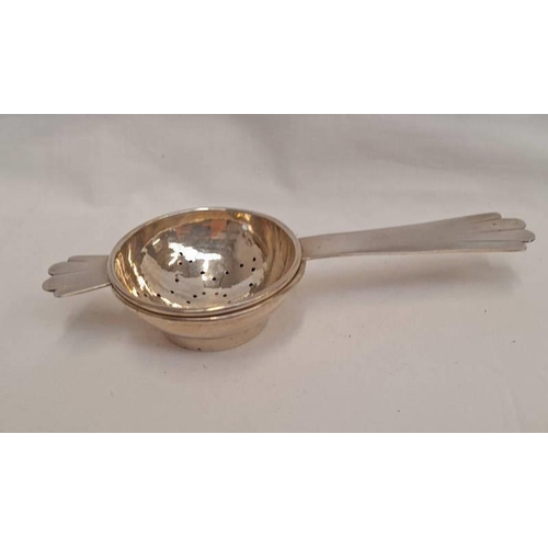 96 - SILVER TEA STRAINER & BOWL WITH DECORATIVE HANDLE, SHEFFIELD 1956 - 120 G