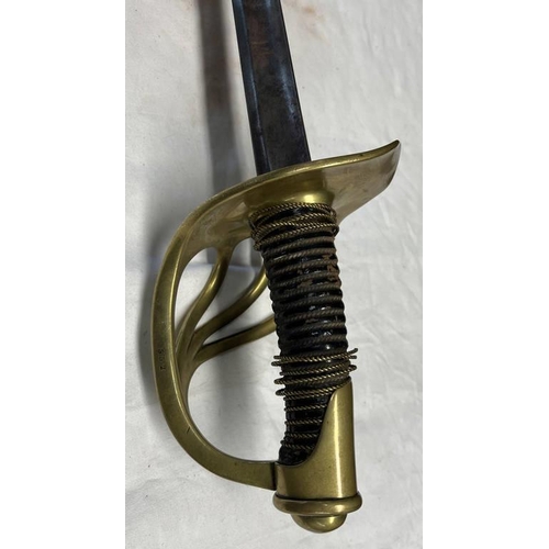 1095 - FRENCH OFFICERS SWORD WITH 97CM LONG BLADE MARKED TO SPINE WITH ITS BRASS HILT