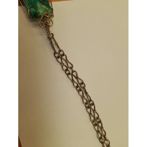 188 - SILVER WIRE WORK PENDANT SET WITH MALACHITE & PINK QUARTZ ON CHAIN