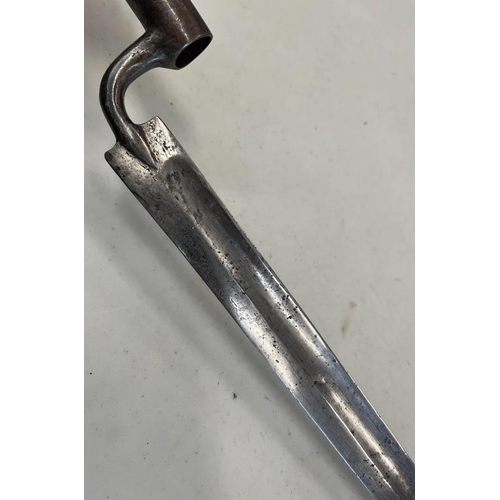 1155 - AUSTRIAN MADE 1842 SWORD BAYONET WITH 59 CM LONG BLADE WITH FULLER, 71.5 CM LONG OVERALL.