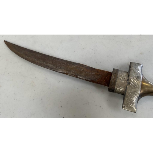 1261 - MIDDLE EASTERN JAMBIYA WITH 20.5CM LONG CURVED BLADE, WHITE METAL AND BRASS HILT AND SCABBARD