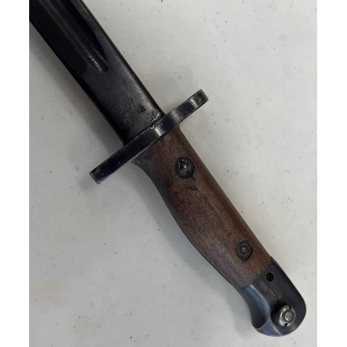 1269 - WW2 1907 PATTERN BAYONET WITH 43 CM LONG BLACKENED BLADE WITH SEVERAL MARKINGS, INTERESTING MARK TO ... 