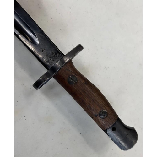 1269 - WW2 1907 PATTERN BAYONET WITH 43 CM LONG BLACKENED BLADE WITH SEVERAL MARKINGS, INTERESTING MARK TO ... 