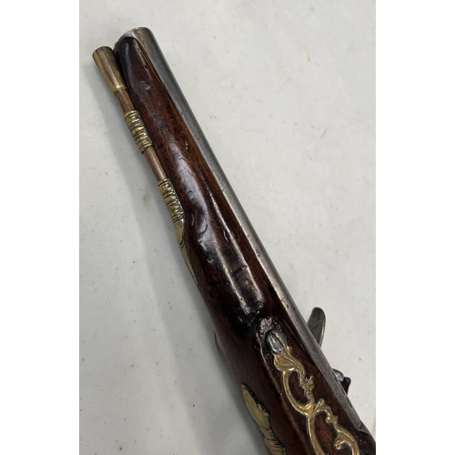 1498 - 18TH CENTURY FLINTLOCK OFFICERS PISTOL BY BENJAMIN BROOKE LONDON, 22CM LONG STEEL BARREL FAINTLY ENG... 