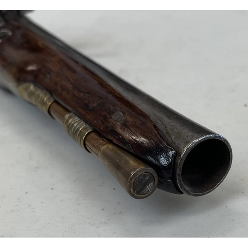 1498 - 18TH CENTURY FLINTLOCK OFFICERS PISTOL BY BENJAMIN BROOKE LONDON, 22CM LONG STEEL BARREL FAINTLY ENG... 