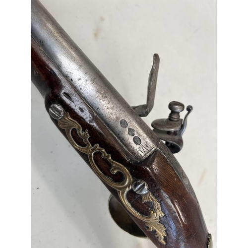 1498 - 18TH CENTURY FLINTLOCK OFFICERS PISTOL BY BENJAMIN BROOKE LONDON, 22CM LONG STEEL BARREL FAINTLY ENG... 