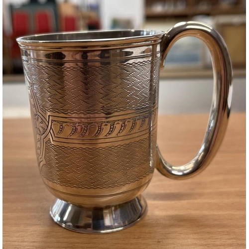 42 - VICTORIAN SILVER MUG WITH ENGRAVED DECORATION BY JAMES EDWARD BARRY, SHEFFIELD 1874 - 85G