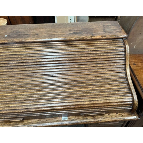 5223 - EARLY 20TH CENTURY OAK ROLL-TOP DESK WITH 9 DRAWERS