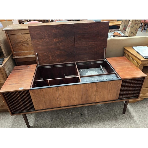 5420 - ROSEWOOD CASED BANG & OLUFSEN BEOMASTER 1200 RADIOGRAM.  1576 CM LONG