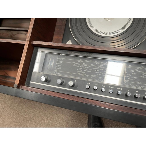 5420 - ROSEWOOD CASED BANG & OLUFSEN BEOMASTER 1200 RADIOGRAM.  1576 CM LONG