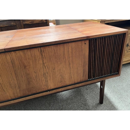 5420 - ROSEWOOD CASED BANG & OLUFSEN BEOMASTER 1200 RADIOGRAM.  1576 CM LONG