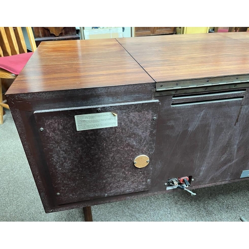 5420 - ROSEWOOD CASED BANG & OLUFSEN BEOMASTER 1200 RADIOGRAM.  1576 CM LONG