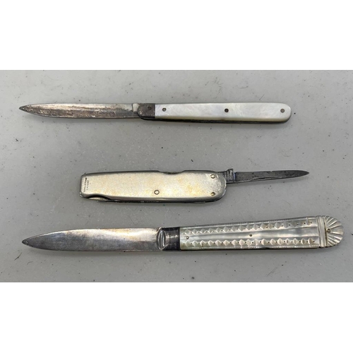 1645 - SELECTION OF POCKET KNIVES TO INCLUDE SAYNOR, VICTORIAN SILVER & MOTHER OF PEARL KNIFE, GILL KNIFE, ... 