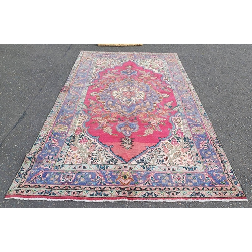 1252 - MULTICOLOURED PERSIAN TABRIZ CARPET WITH CENTRAL MEDALLION DESIGN 315 X 182CM