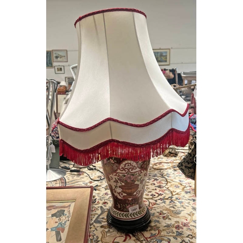 1491 - PORCELAIN TABLE LAMP ON HARDWOOD STAND WITH WHITE & RED SHADE