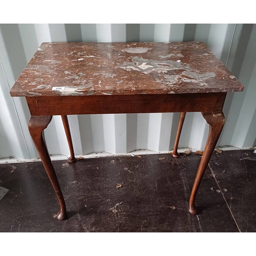 258 - MAHOGANY TABLE WITH MARBLE TOP ON QUEEN-ANNE SUPPORTS.  73 CM TALL X 76 CM LONG