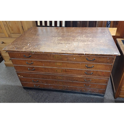 265 - 20TH CENTURY OAK PLAN CHEST OF 6 DRAWERS ON PLINTH BASE. 86 CM TALL X 152 CM WIDE X 96 CM DEEP