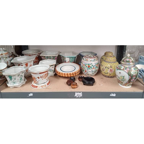 3015 - EXCELLENT SELECTION ORIENTAL PORCELAIN , FLOWER POTS, LIDDED JARS, LIDDED VASE ETC OVER ONE SHELF