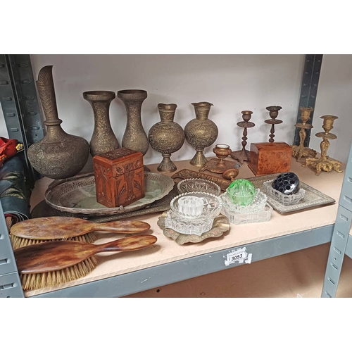 3053 - GOOD SELECTION EASTERN BRASSWARE, CARVED BOXES ETC ON ONE SHELF