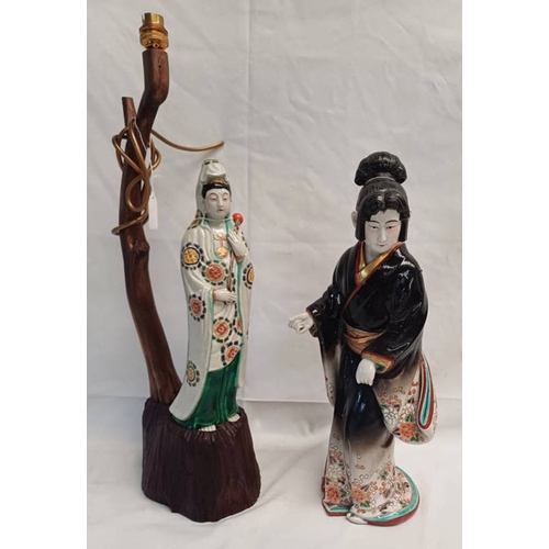 3178 - ORIENTAL PORCELAIN FIGURE TABLE LAMP ON HARDWOOD BASE & ORIENTAL PORCELAIN FIGURE. HEIGHT 44 CMS