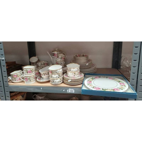 3351 - ROYAL WORCESTER ROYAL GORDON PORCELAIN 9 PLACE SETTING DINNERWARE & TEASET WITH LARGE CAKE DISH ON O... 