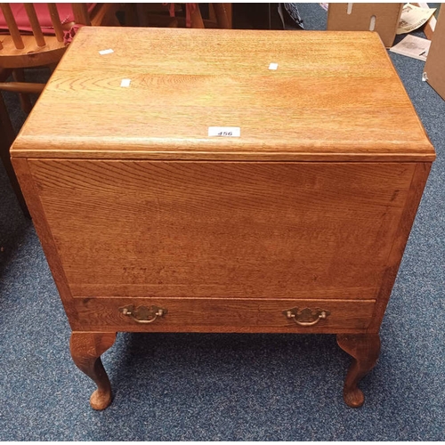 456 - 20TH CENTURY OAK SEWING BOX WITH LIFT UP LID OVER SINGLE DRAWER ON QUEEN ANNE SUPPORTS LABELLED EAH ... 